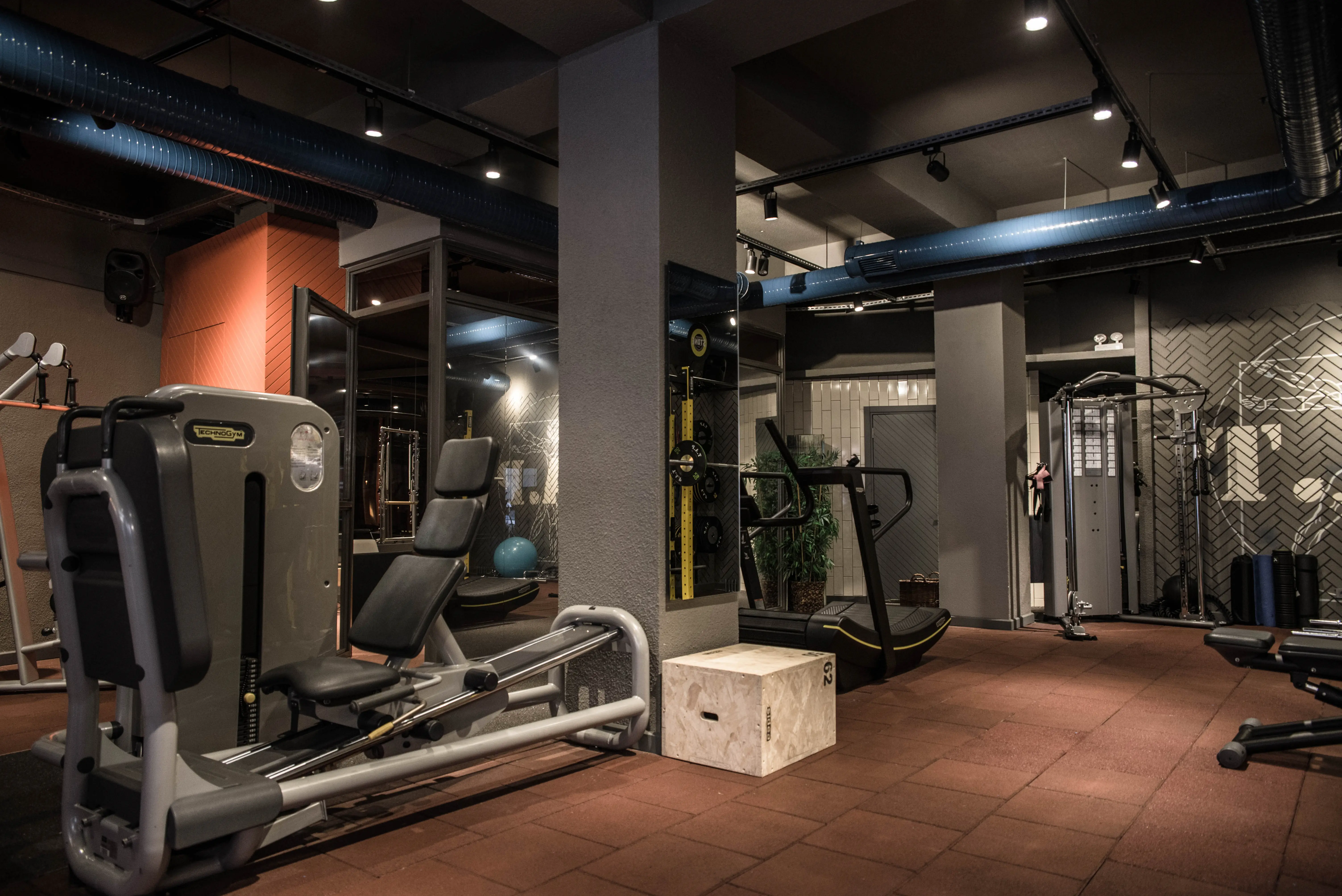 TAP SPORTS FITNESS CENTRE ALSANCAK | İÇ MİMARLIK HİZMETLERİ | ARCHITECTS | MİMARLIK HİZMETLERİ | INTERIOR DESIGNER | SHOP DESIGN | STORE INTERIOR