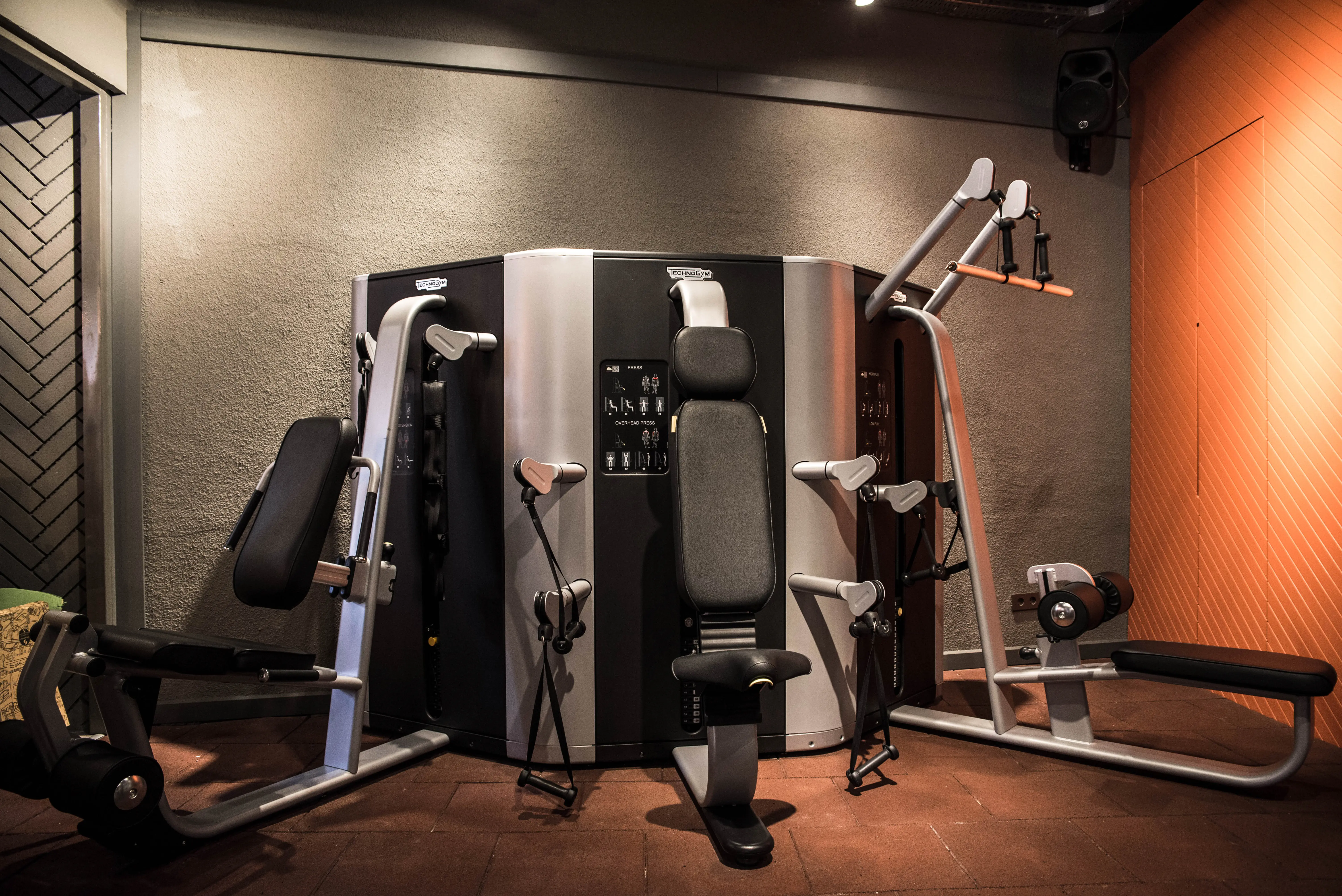 TAP SPORTS FITNESS CENTRE ALSANCAK | İÇ MİMARLIK HİZMETLERİ | ARCHITECTS | MİMARLIK HİZMETLERİ | INTERIOR DESIGNER | SHOP DESIGN | STORE INTERIOR