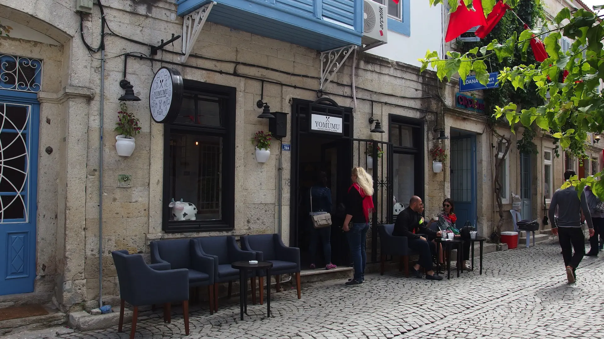 YOMUMU FROZEN YOGURT ALACATI | İÇ MİMARLIK HİZMETLERİ | ARCHITECTS | MİMARLIK HİZMETLERİ | INTERIOR DESIGNER | SHOP DESIGN | STORE INTERIOR