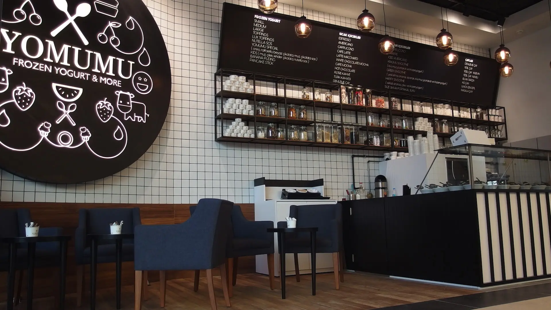 YOMUMU FROZEN YOGURT POINT BORNOVA | İÇ MİMARLIK HİZMETLERİ | ARCHITECTS | MİMARLIK HİZMETLERİ | INTERIOR DESIGNER | SHOP DESIGN | STORE INTERIOR